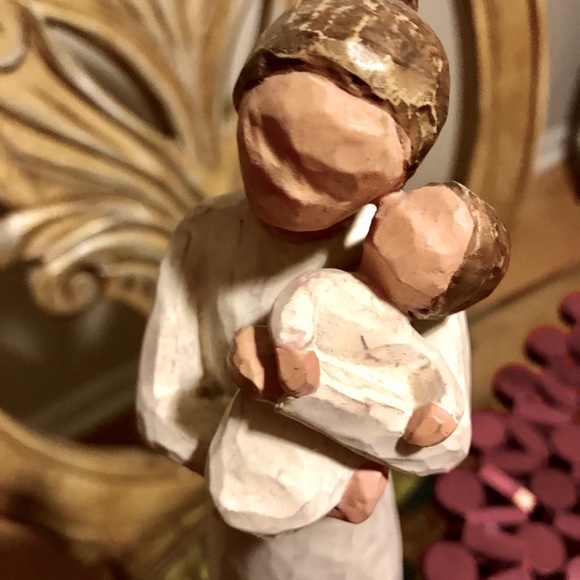 Willow Tree Figurine. Mother and child.